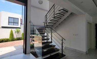 En alquiler lujosa y moderna casa semiamoblada en Isla Mocoli, Samborondon