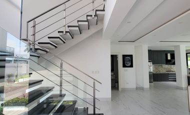 En alquiler lujosa y moderna casa semiamoblada en Isla Mocoli, Samborondon