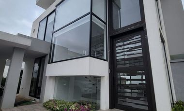 En alquiler lujosa y moderna casa semiamoblada en Isla Mocoli, Samborondon