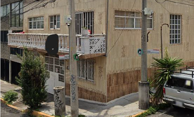 Venta de Casa en Remate, con gran ubicación cerca del Hospital Pediátrico Tacubaya, Col. Bellavista, Álvaro Obregón, CDMX
