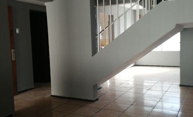 CÉNTRICA CASA DE 3 RECAMARAS EN RENTA