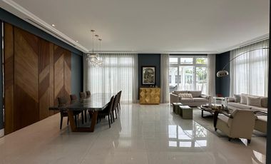 En venta lujosa casa esquinera con vista al lago full amoblada en Aires del Batan, Av. Samborondon