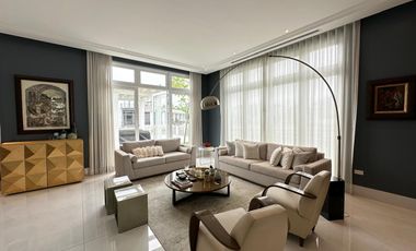 En venta lujosa casa esquinera con vista al lago full amoblada en Aires del Batan, Av. Samborondon