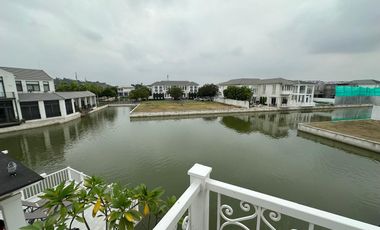 En venta lujosa casa esquinera con vista al lago full amoblada en Aires del Batan, Av. Samborondon