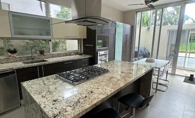 En venta lujosa casa al lago en Arrecife, Isla Mocoli, Via Samborondon