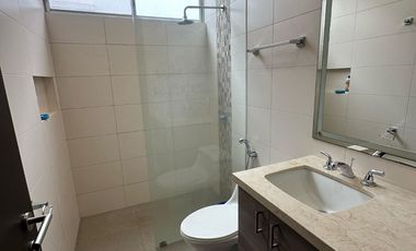 En venta lujosa casa al lago en Arrecife, Isla Mocoli, Via Samborondon