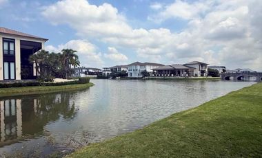 En venta exclusivo terreno al lago en Plaza Lagos, Via a Samborondon