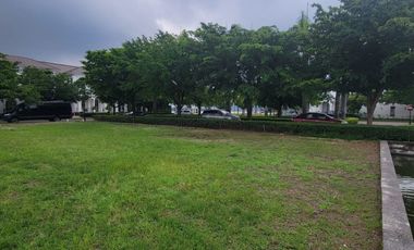 En venta exclusivo terreno al lago en Plaza Lagos, Via a Samborondon