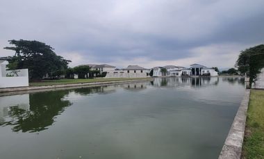 En venta exclusivo terreno al lago en Plaza Lagos, Via a Samborondon