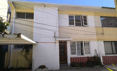 $ 850.000 SE ARRIENDA COMODO CHALET, MUY BUENA UBICACION