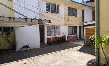 $ 850.000 SE ARRIENDA COMODO CHALET, MUY BUENA UBICACION