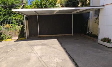 $ 850.000 SE ARRIENDA COMODO CHALET, MUY BUENA UBICACION