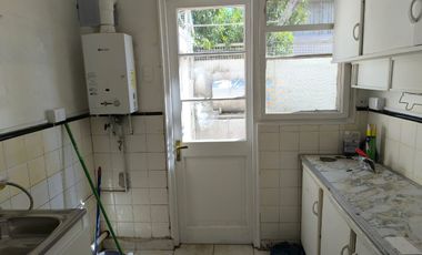$ 850.000 SE ARRIENDA COMODO CHALET, MUY BUENA UBICACION