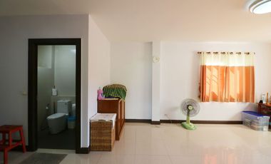 Two Modern Homes for Sale – 5 Bed, 4 Bath, 2 Levels, 1 Rai, Kumphawapi, Udon Thani, Thailand