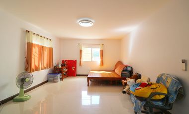 Two Modern Homes for Sale – 5 Bed, 4 Bath, 2 Levels, 1 Rai, Kumphawapi, Udon Thani, Thailand