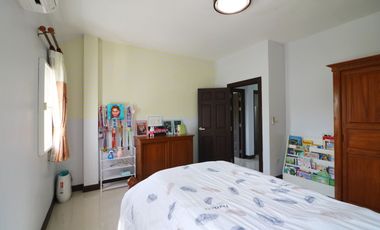 Two Modern Homes for Sale – 5 Bed, 4 Bath, 2 Levels, 1 Rai, Kumphawapi, Udon Thani, Thailand