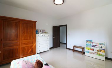 Two Modern Homes for Sale – 5 Bed, 4 Bath, 2 Levels, 1 Rai, Kumphawapi, Udon Thani, Thailand
