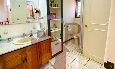 Venta Casa con vigilancia 24-7