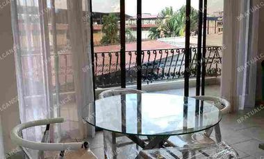 Alquiler de departamento Amoblado, ascensor, condominio con seguridad, sector Kennedy Norte