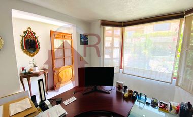 Venta Casa con Jardín Privado