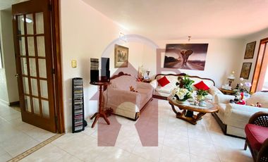 Venta Casa con Jardín Privado