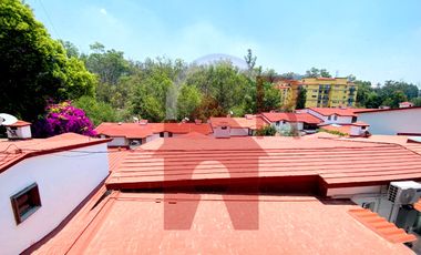 Venta Casa con Jardín Privado