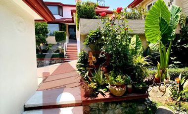 Venta Casa con Jardín Privado