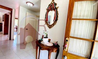 Venta Casa con Jardín Privado