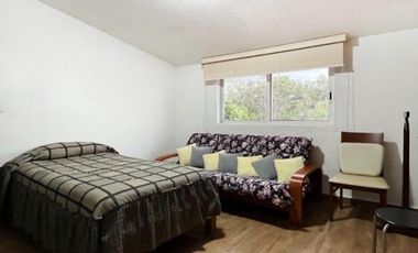 Venta Casa con Jardín Privado