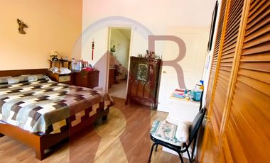 Venta Casa con Jardín Privado