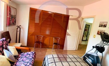Venta Casa con Jardín Privado