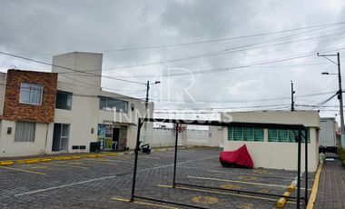 Oportunidad $49.000 Vendo Casa Sector Calderón cerca de Plaza El Coral