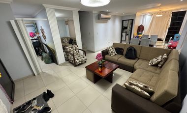 En alquiler casa de 3 dormitorios en Urb.La Romareda.