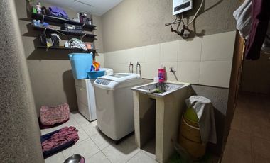 En alquiler casa de 3 dormitorios en Urb.La Romareda.