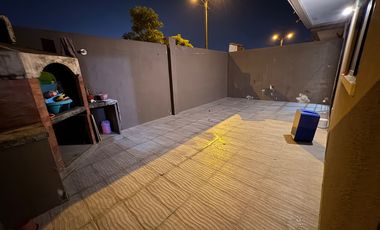 En alquiler casa de 3 dormitorios en Urb.La Romareda.