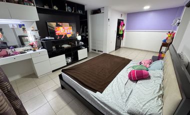 En alquiler casa de 3 dormitorios en Urb.La Romareda.