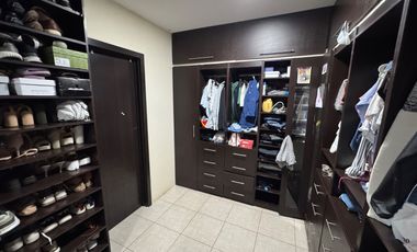 En alquiler casa de 3 dormitorios en Urb.La Romareda.