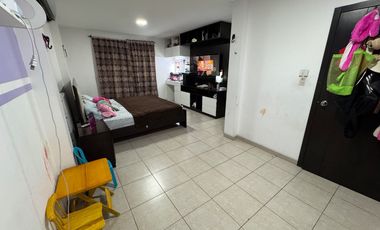 En alquiler casa de 3 dormitorios en Urb.La Romareda.