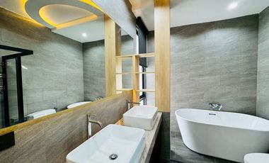 Modern Luxury Pool Villa