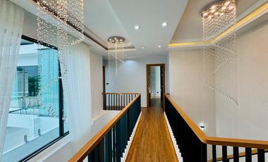 Modern Luxury Pool Villa