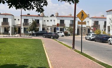 RENTA DE CASA EN BOSQUES DEL DORADO SALIDA LEON SILAO