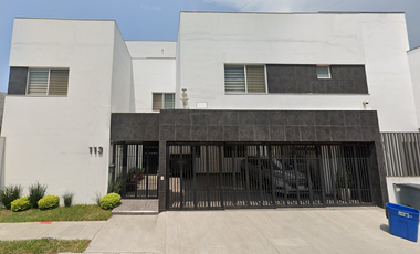 Venta de Casa en Remate, gran ubicación cerca de Plaza Cubres, Col. Colinas de las Cumbres, Monterrey, Nuevo León
