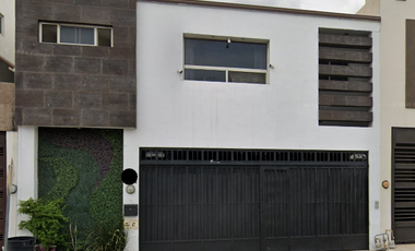 Venta de Casa en Remate, gran ubicación cerca de Plaza Qú, Col. Cumbres Elite, Monterrey, Nuevo León