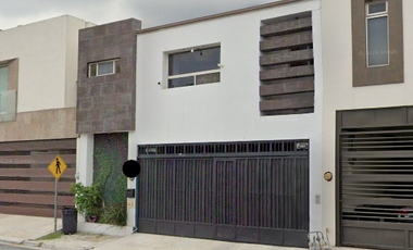 Venta de Casa en Remate, gran ubicación cerca de Plaza Qú, Col. Cumbres Elite, Monterrey, Nuevo León