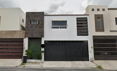 Venta de Casa en Remate, gran ubicación cerca de Plaza Qú, Col. Cumbres Elite, Monterrey, Nuevo León