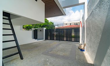 Fully Finished 5 bedroom House and Lot in Tahanan Village BF Homes For Sale