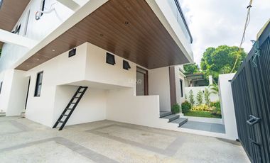Fully Finished 5 bedroom House and Lot in Tahanan Village BF Homes For Sale