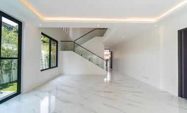 Fully Finished 5 bedroom House and Lot in Tahanan Village BF Homes For Sale