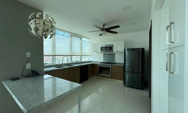 Penthouse con 3 recámaras, amenidades, terraza - RENTA. Santa Fe Juriquilla