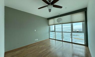 Penthouse con 3 recámaras, amenidades, terraza - RENTA. Santa Fe Juriquilla